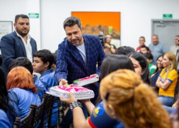 Guadalupe apoyará con útiles a alumnos de prepas y facultades