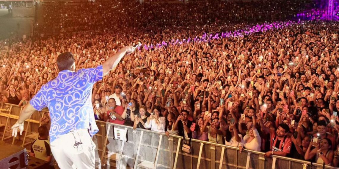 Romeo Santos brinda noche inolvidable a regios