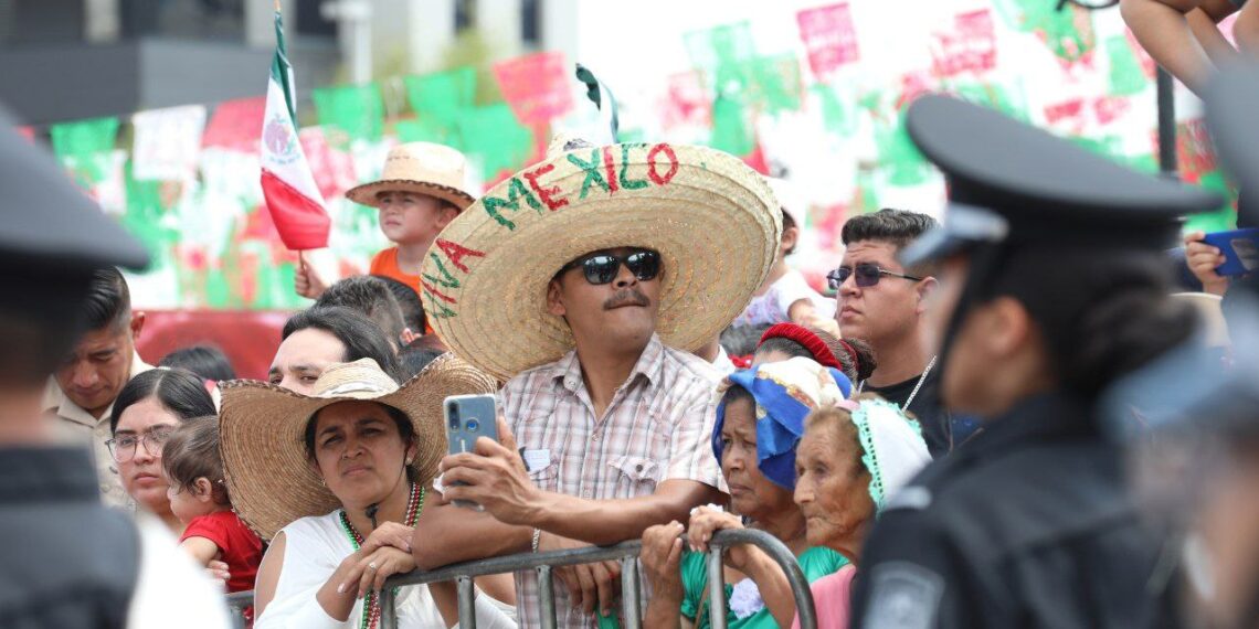 Asisten 260 mil a desfile; Samuel se ausenta