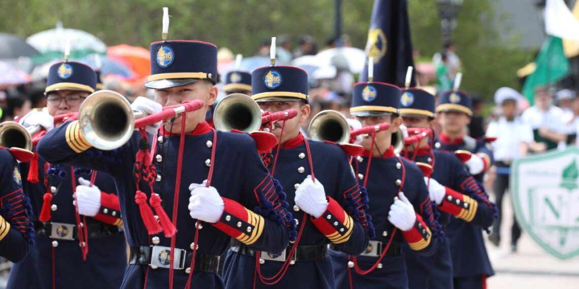 Asisten 260 mil a desfile; Samuel se ausenta