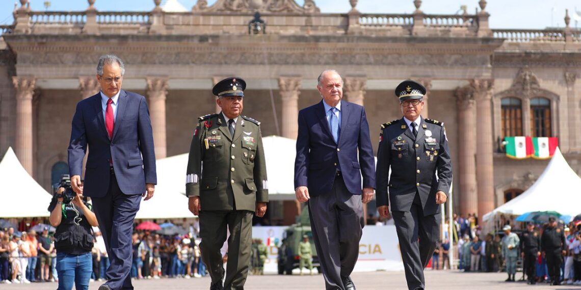 Asisten 260 mil a desfile; Samuel se ausenta