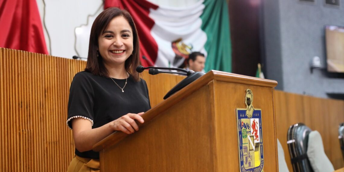 Iraís Reyes pide pensión para embarazadas