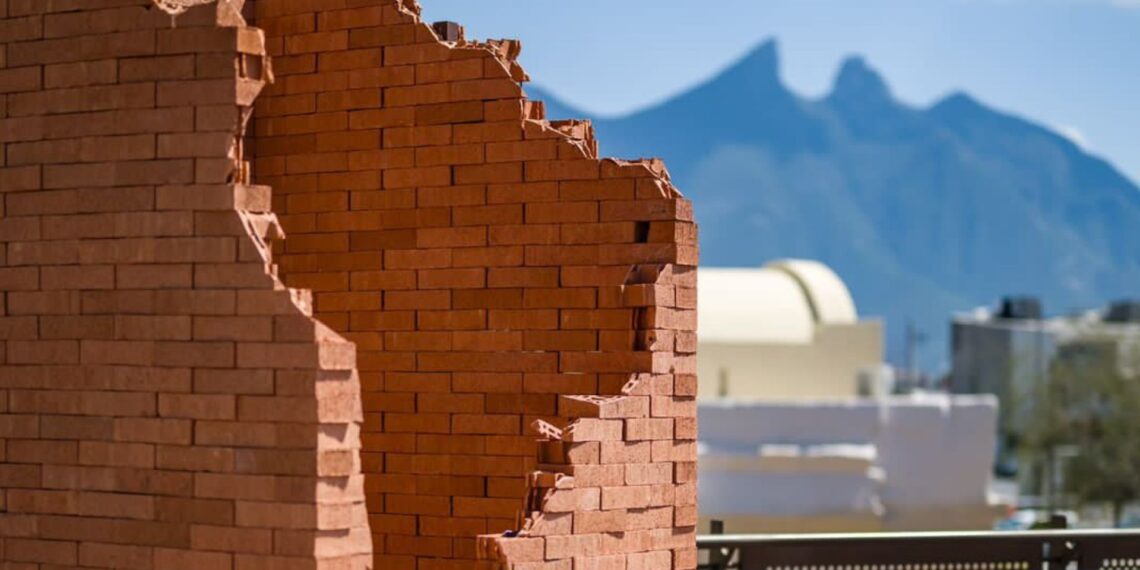 FISL inaugura Paradojas Urbanas en la Macroplaza