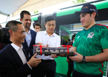 Presentan vehículos para la línea 5 del Metro