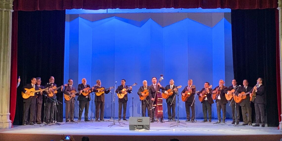 Celebra 40 años la Rondalla Kalandra de la Prepa 1