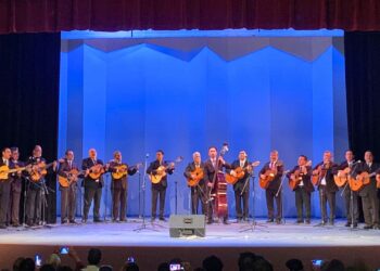 Celebra 40 años la Rondalla Kalandra de la Prepa 1