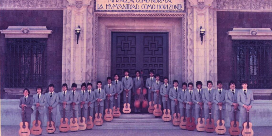 Celebra 40 años la Rondalla Kalandra de la Prepa 1