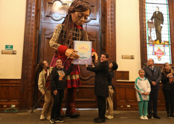 Amal, símbolo de derechos humanos, visita Nuevo León