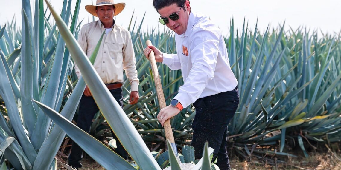 Samuel hace compromiso con tequileros