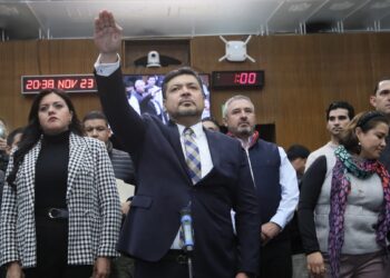 En medio de “trifulca” nombran a Luis Orozco Gobernador Interino