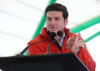 Samuel “embiste” contra Xóchitl y Claudia