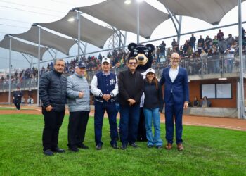 Trae San Pedro a Fernando Valenzuela para inaugurar Parque de Beisbol