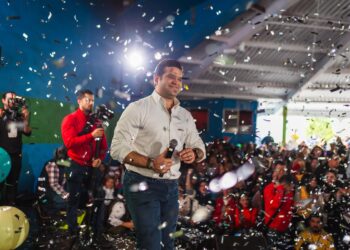 Celebra Paco Cienfuegos primer aniversario de “Veamos Monterrey”