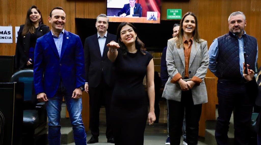 Ratifican a Cecy Robledo como diputada