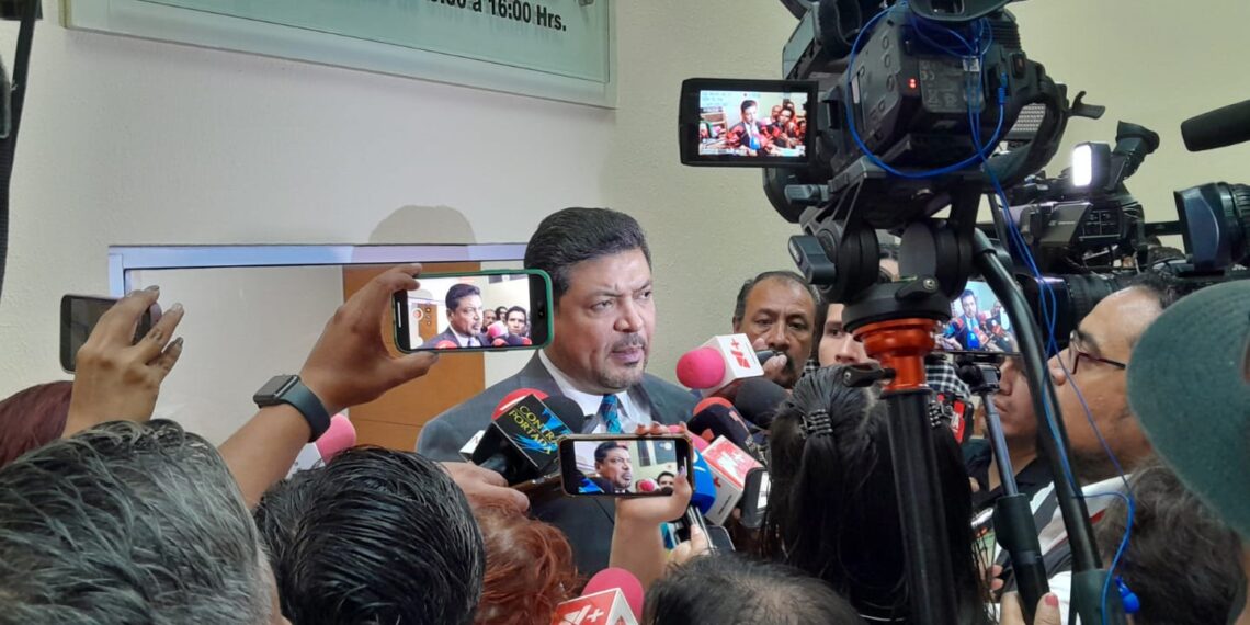 Renuncia Luis Enrique Orozco como Gobernador Interino