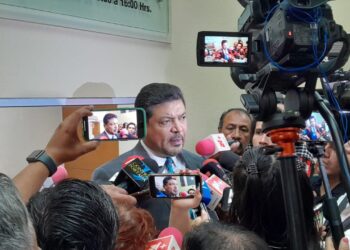 Renuncia Luis Enrique Orozco como Gobernador Interino