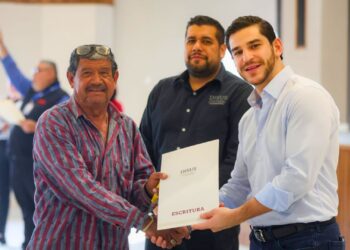 Adelantan Navidad a familias de Valles de Pesquería