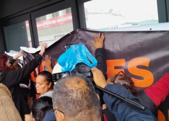 Alcaldes son “secuestrados” en Tesorería