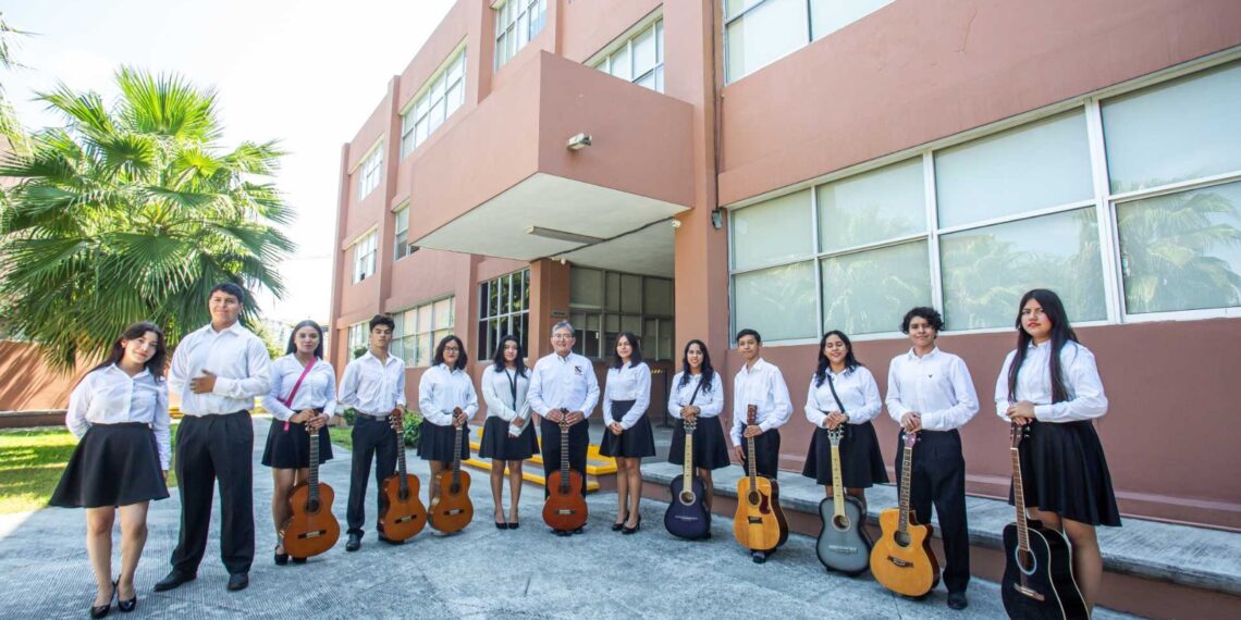 Celebra 27 años la emblemática Prepa 1
