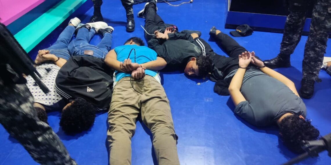 Declara presidente de Ecuador estado de guerra