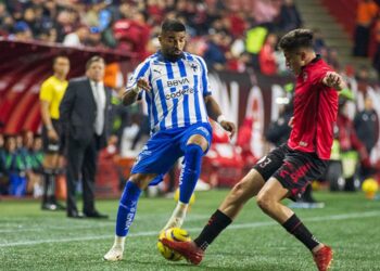 Golazo de Canales rescata empate para Rayados
