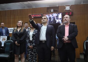 Toman protesta a nuevo diputado de MC