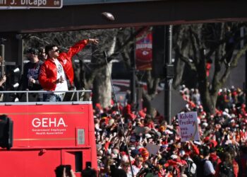 Una persona sin vida en desfile de los Chiefs