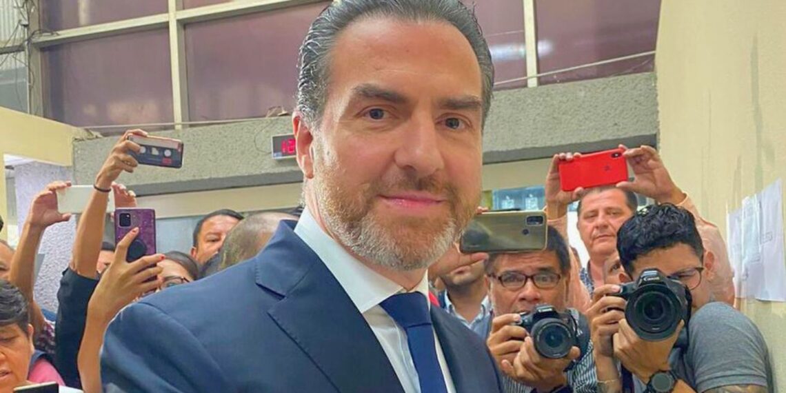 Lanza Adrián de la Garza advertencia a Samuel