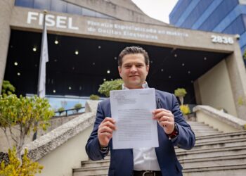 Paco Cienfuegos presenta denuncias contra Samuel García