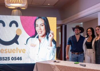 Presenta regidora de San Nicolás chat de atención a ciudadanos