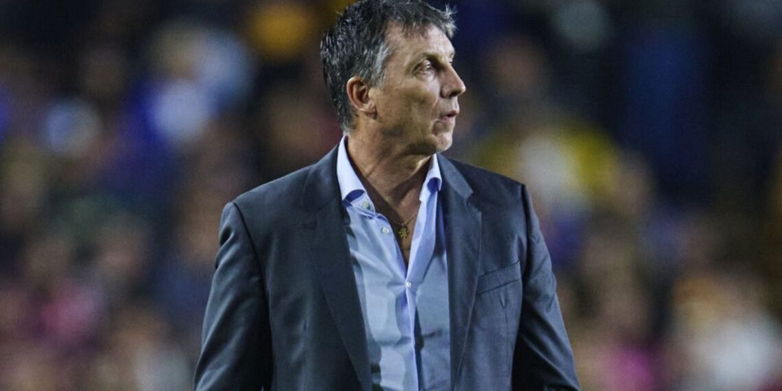 Castigan con 3 partidos a Siboldi por patear a rival