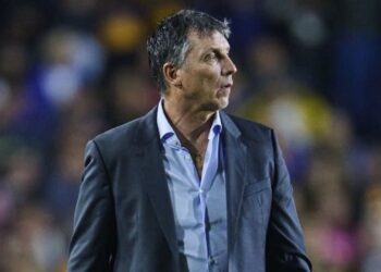 Castigan con 3 partidos a Siboldi por patear a rival