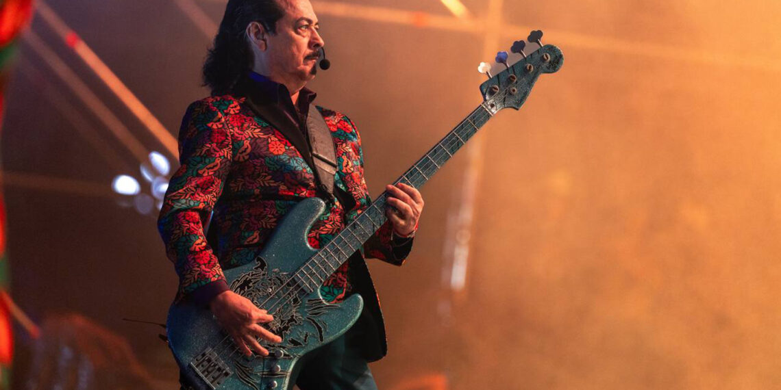 “Rugen“ los Tigres del Norte a pesar de la lluvia