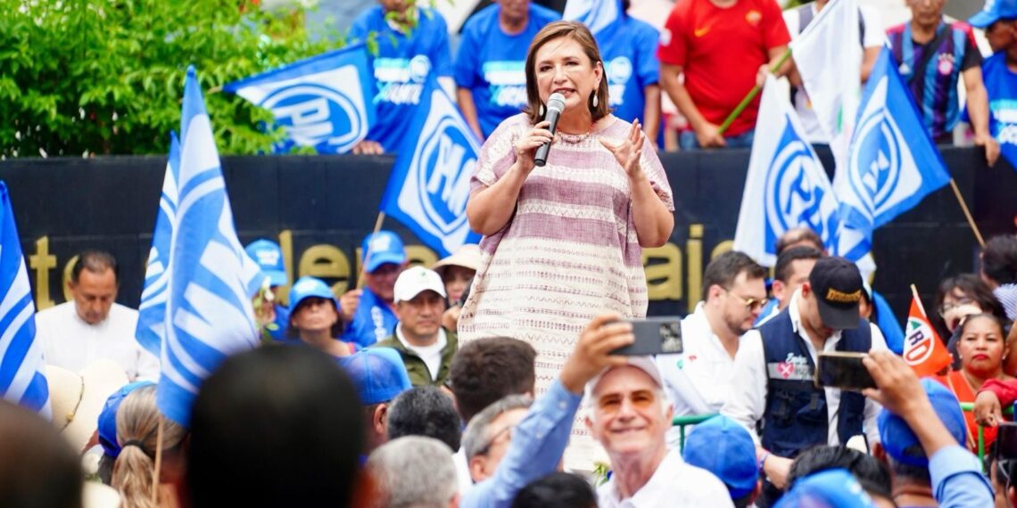 Xóchitl pide a AMLO recibir a los padres de los “43”