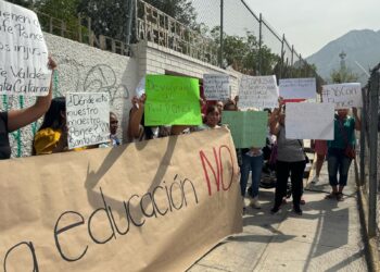 Maestros denuncian al alcalde Jesús Nava