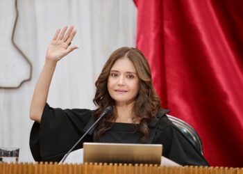 Reaparece Alhinna y frena planes de MC