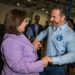 Xóchitl le “echa flores” a Adrián