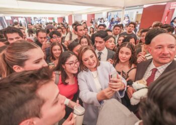 Pide Xóchitl a jóvenes defender la democracia