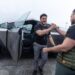 Van contra Samuel por colgarle placas a la Cybertruck