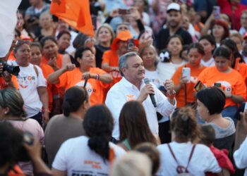 Héctor García se compromete a canalizar el arroyo Las Tinajas