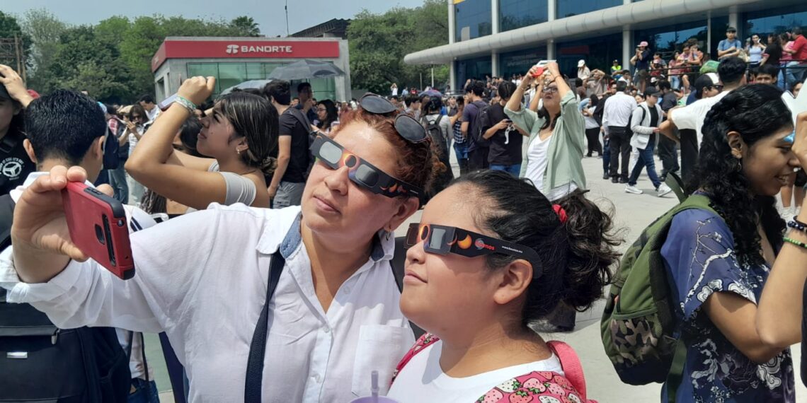 Observan en la UNI el eclipse de forma segura
