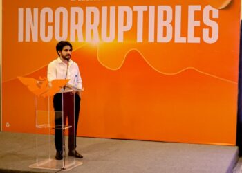 Expone MC supuestos moches a Adrián