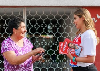 Confirma Lorena de la Garza buen ánimo de los vecinos porque ofrece soluciones reales a los retos del sur de Monterrey.