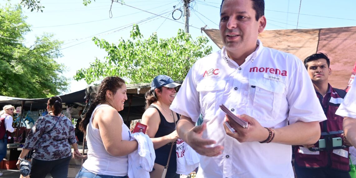 Promete Arturo Benavides apoyo a universitarios
