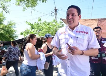 Promete Arturo Benavides apoyo a universitarios