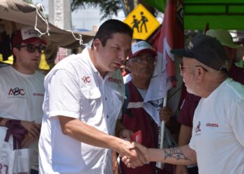 Reciben a Arturo Benavides en Tierra Propia