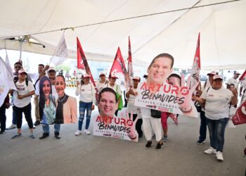 Planea Arturo Benavides disminuir tráfico con puente vehicular