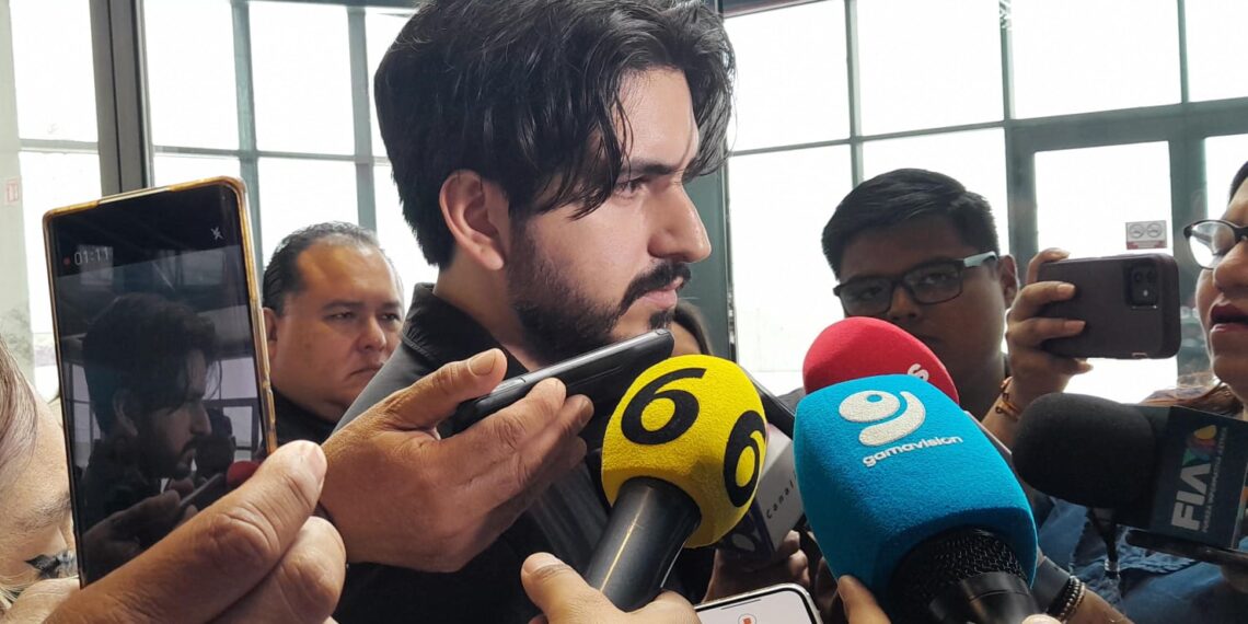 MC denuncia “corrupción” y huye de la prensa