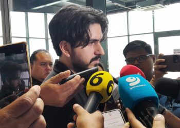 MC denuncia “corrupción” y huye de la prensa