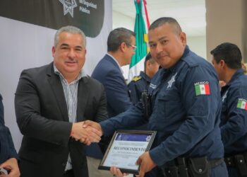 Reconocen a Policías de Pesquería por acciones destacadas